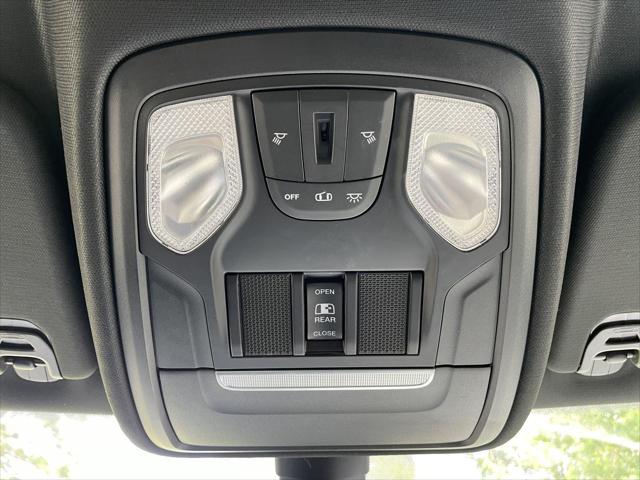 2020 Ram 1500 Big Horn Crew Cab 4x4 5'7" Box