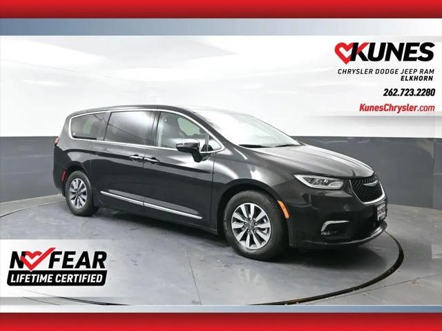 2023 Chrysler Pacifica Hybrid Limited for sale in Elkhorn, WI