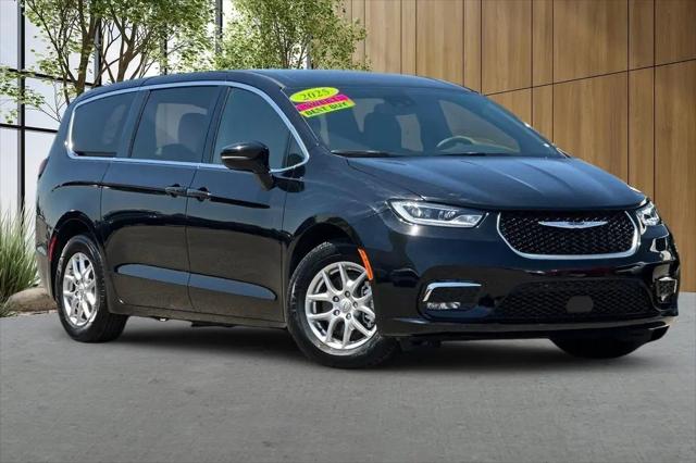 2025 Chrysler Pacifica Select for sale in Madera, CA