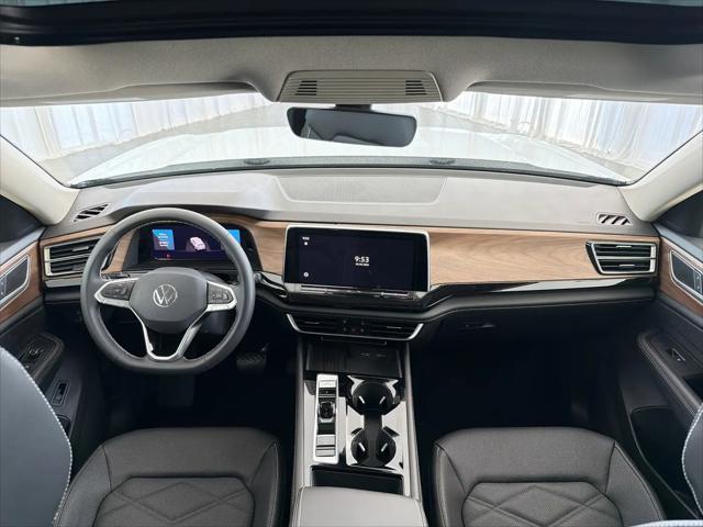 2026 Volkswagen Atlas SE with Technology