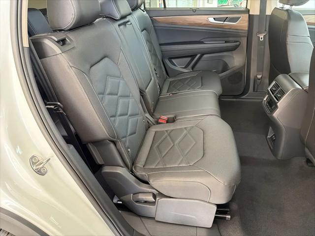 2026 Volkswagen Atlas SE with Technology
