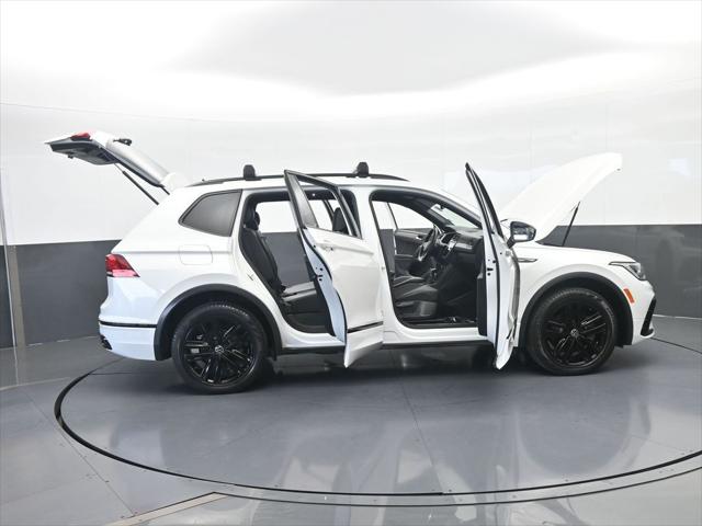 2022 Volkswagen Tiguan 2.0T SE R-Line Black