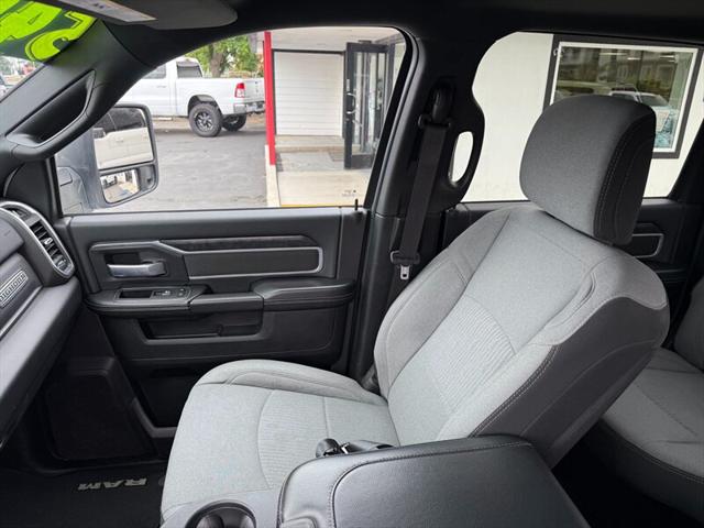 2024 Ram 3500 Big Horn Crew Cab 4x4 8' Box