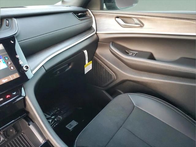 2026 Jeep Grand Cherokee L Altitude 4x2