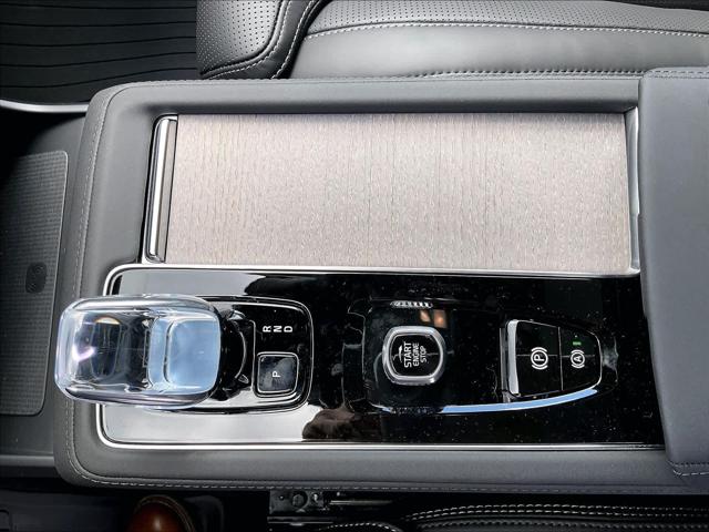 2026 Volvo XC90 Plug-In Hybrid Ultra Dark Theme, T8 AWD, Electric/Gasoline, 7 Seats