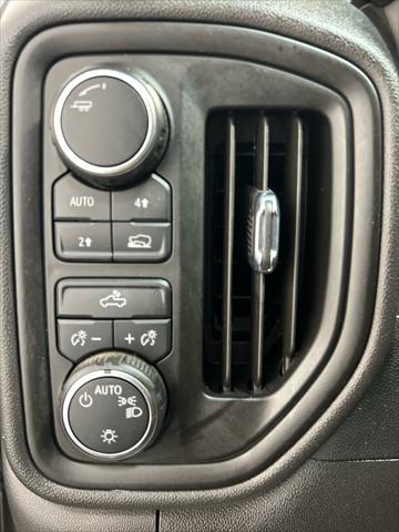 2023 Chevrolet Silverado 1500 4WD Crew Cab Short Bed Custom