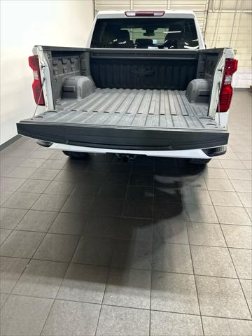 2023 Chevrolet Silverado 1500 4WD Crew Cab Short Bed Custom