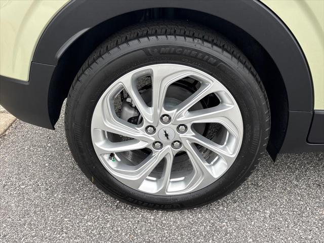2027 Chevrolet Bolt LT FWD