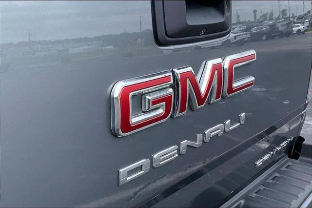 2022 GMC Canyon 4WD Crew Cab Short Box Denali