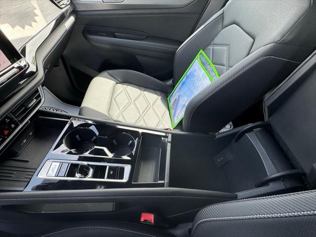 2025 Volkswagen Atlas Cross Sport 2.0T SE w/Technology