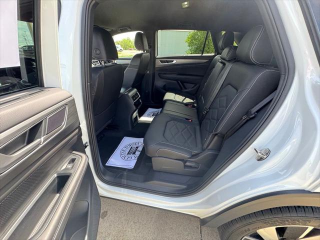 2025 Volkswagen Atlas Cross Sport 2.0T SE w/Technology