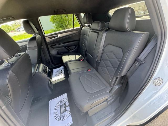 2025 Volkswagen Atlas Cross Sport 2.0T SE w/Technology