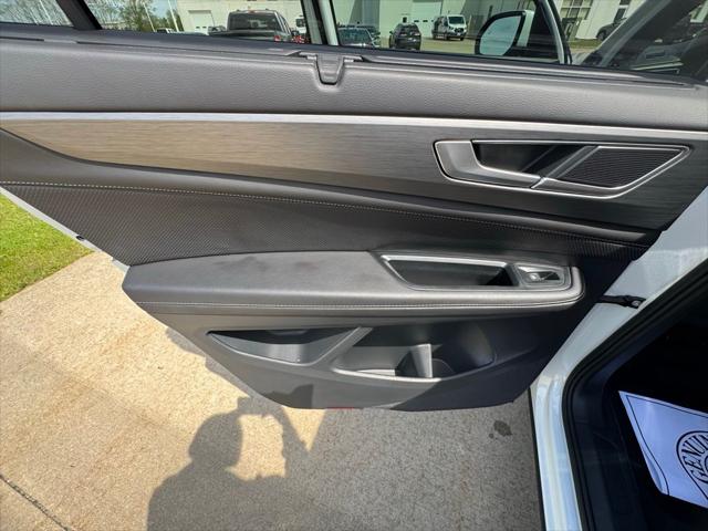 2025 Volkswagen Atlas Cross Sport 2.0T SE w/Technology
