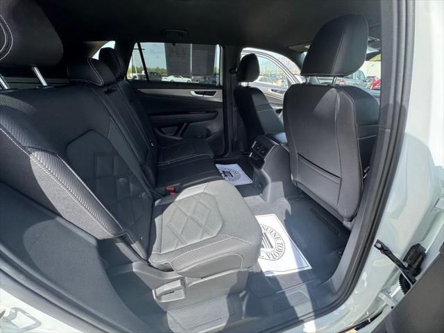2025 Volkswagen Atlas Cross Sport 2.0T SE w/Technology