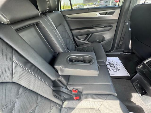 2025 Volkswagen Atlas Cross Sport 2.0T SE w/Technology