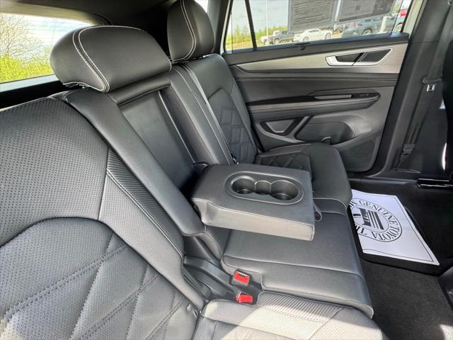 2025 Volkswagen Atlas Cross Sport 2.0T SE w/Technology