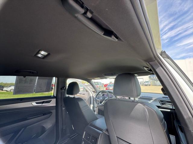 2025 Volkswagen Atlas Cross Sport 2.0T SE w/Technology