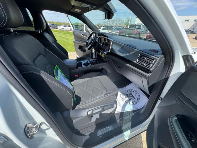 2025 Volkswagen Atlas Cross Sport 2.0T SE w/Technology