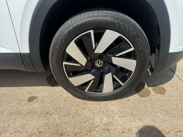 2025 Volkswagen Atlas Cross Sport 2.0T SE w/Technology