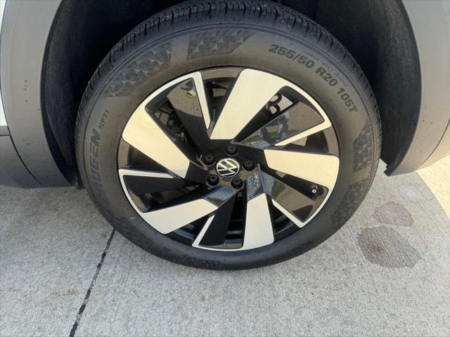 2025 Volkswagen Atlas Cross Sport 2.0T SE w/Technology