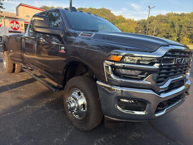 2026 RAM Ram 3500 RAM 3500 TRADESMAN CREW CAB 4X4 8 BOX