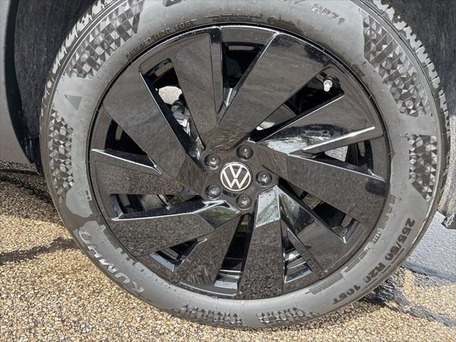 2026 Volkswagen Atlas Cross Sport SE with Technology