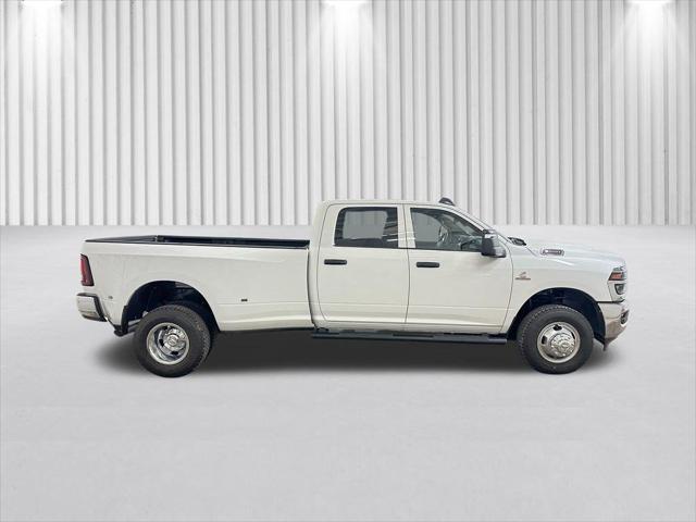 2026 RAM Ram 3500 RAM 3500 TRADESMAN CREW CAB 4X4 8 BOX