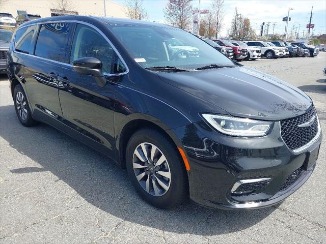 2023 Chrysler Pacifica Hybrid Touring L