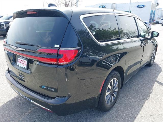 2023 Chrysler Pacifica Hybrid Touring L