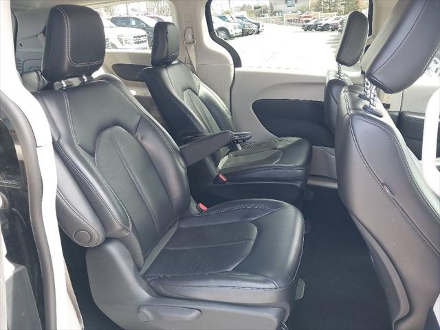 2023 Chrysler Pacifica Hybrid Touring L