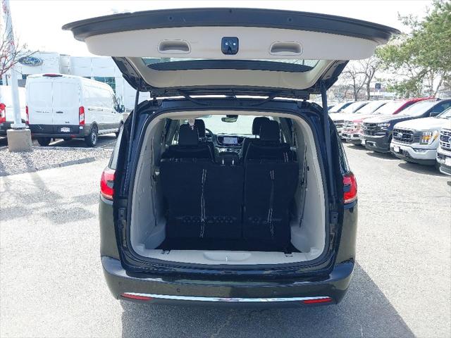 2023 Chrysler Pacifica Hybrid Touring L
