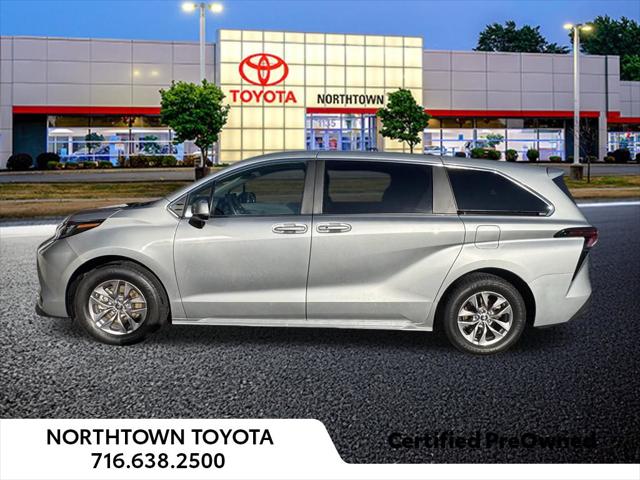 2025 Toyota Sienna LE