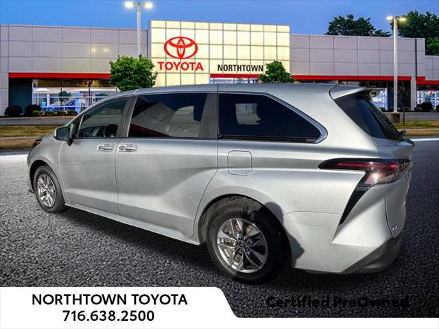 2025 Toyota Sienna LE