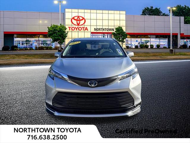 2025 Toyota Sienna LE