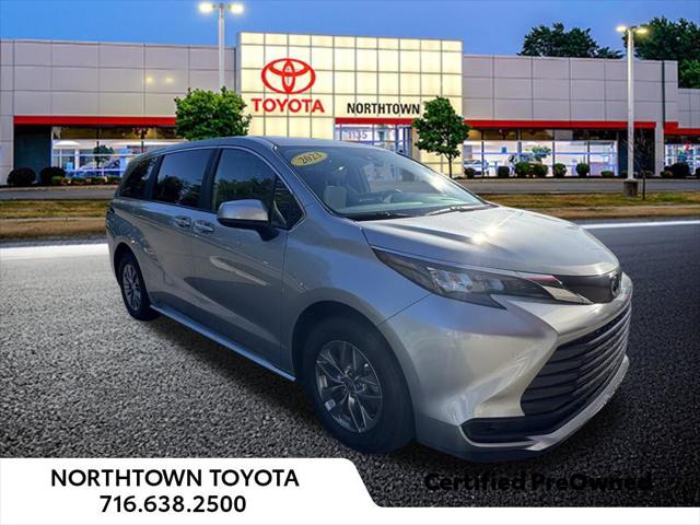 2025 Toyota Sienna LE