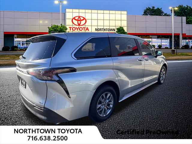 2025 Toyota Sienna LE