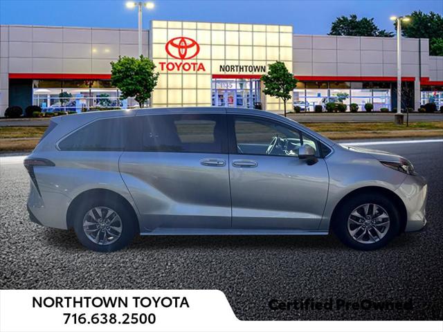 2025 Toyota Sienna LE