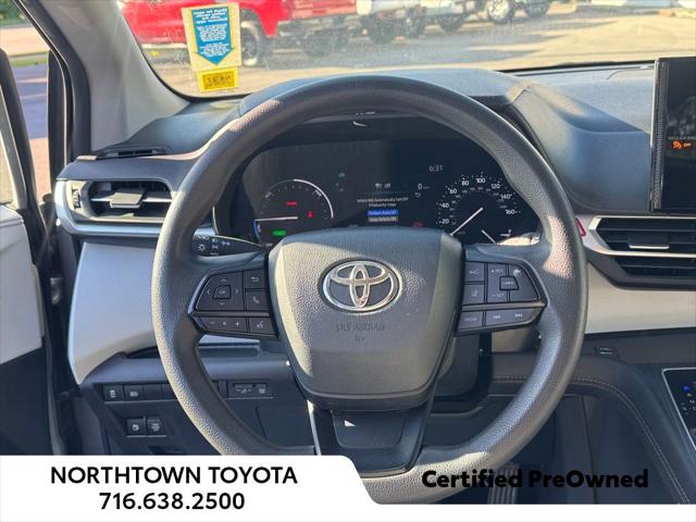 2025 Toyota Sienna LE