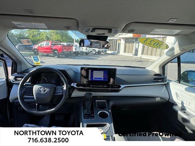 2025 Toyota Sienna LE