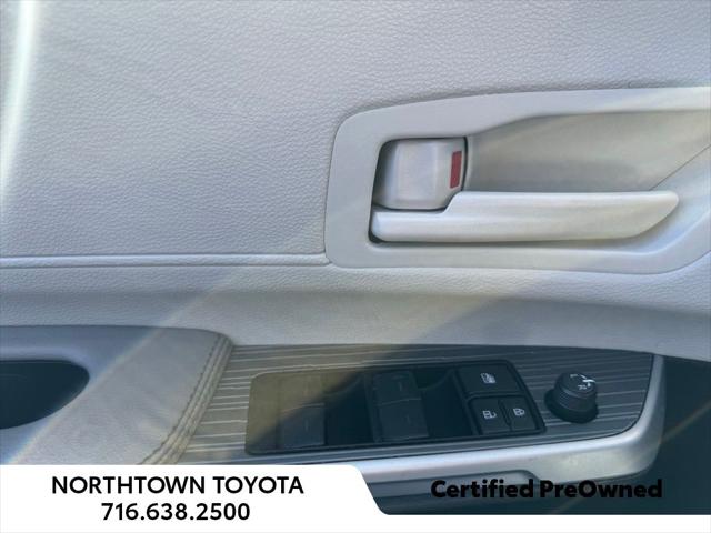2025 Toyota Sienna LE