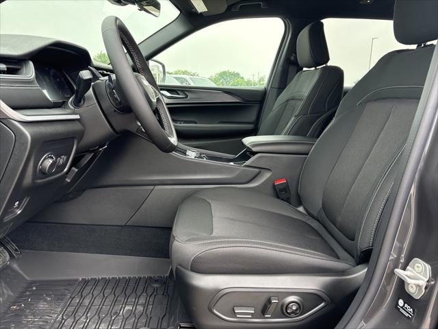 2026 Jeep Grand Cherokee L Laredo 4x2