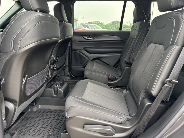 2026 Jeep Grand Cherokee L Laredo 4x2
