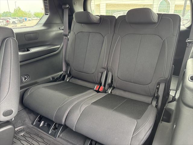 2026 Jeep Grand Cherokee L Laredo 4x2