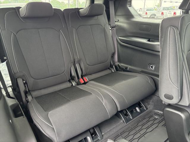 2026 Jeep Grand Cherokee L Laredo 4x2