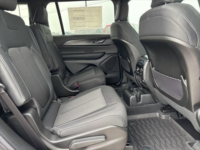 2026 Jeep Grand Cherokee L Laredo 4x2