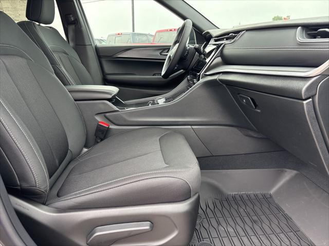 2026 Jeep Grand Cherokee L Laredo 4x2