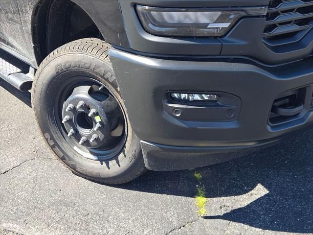 2026 RAM Ram 3500 RAM 3500 TRADESMAN CREW CAB 4X4 8 BOX