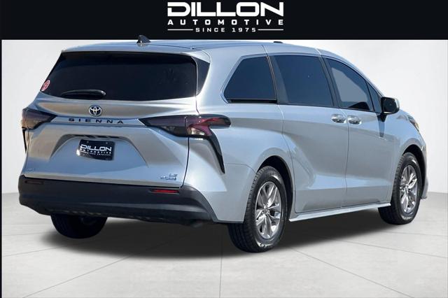 2024 Toyota Sienna LE