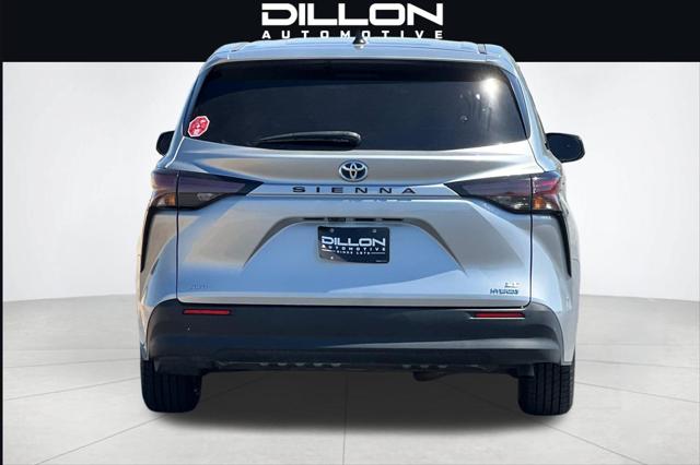 2024 Toyota Sienna LE