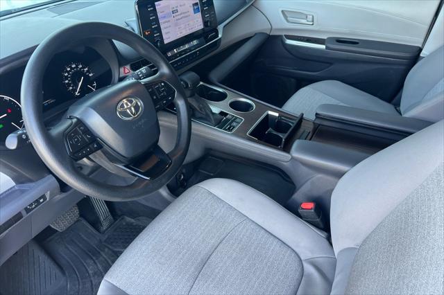 2024 Toyota Sienna LE